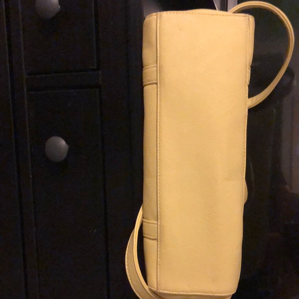 💛⭐️Beautiful Spring/Summer Yellow Purse - Picture 7 of 15
